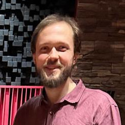 Антон Холомьёв